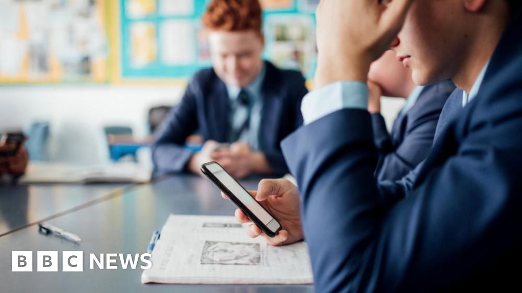 ‘Toxic’ phone use impacting ‘struggling’ students, study finds